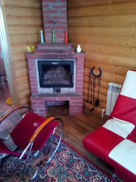 Домик, банька, чан, на берегу реки Белой