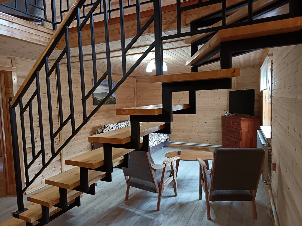 Частный двухэтажный новый дом