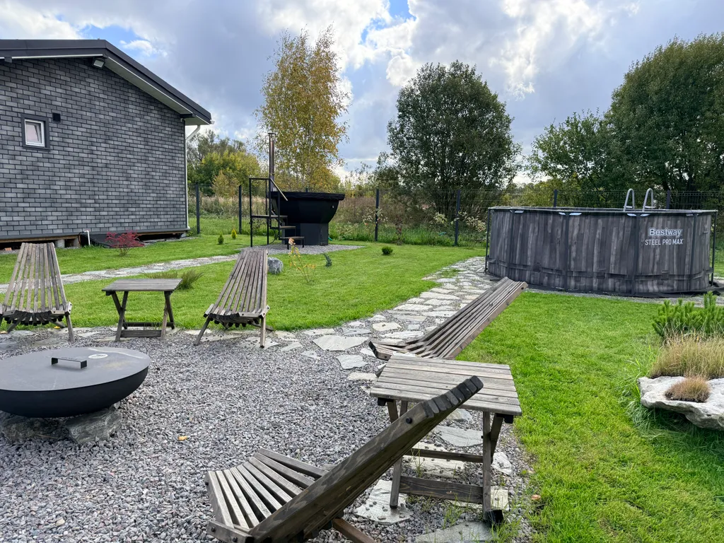 Дом с банным чаном на берегу реки Вожа