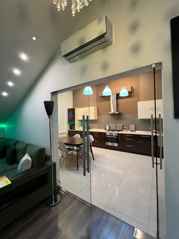 Просторная двухуровневая квартира у Кремля