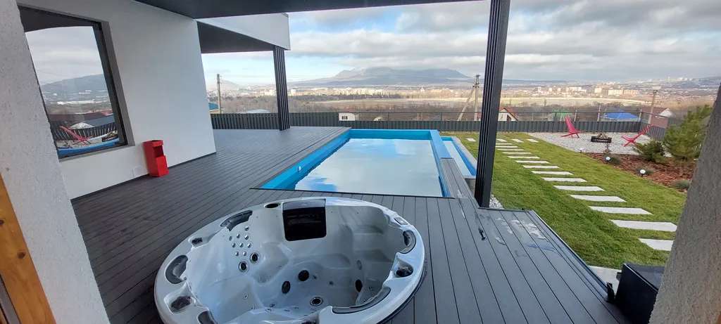 Дом с теплым бассейном, джакузи и потрясающим видом