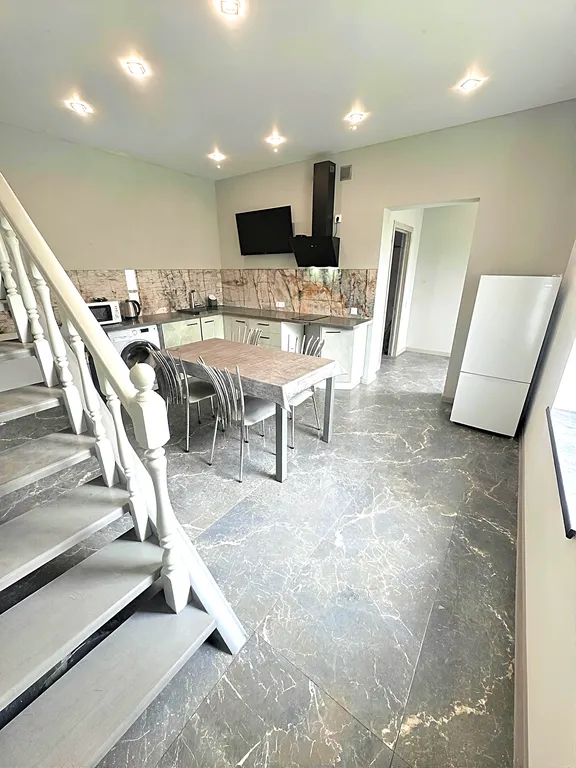 Таунхаус 120м2 с парковкой, 4 спальных комнаты, SPAR на Аксакова 125