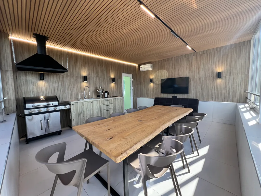 Дом с бассейном и сауной