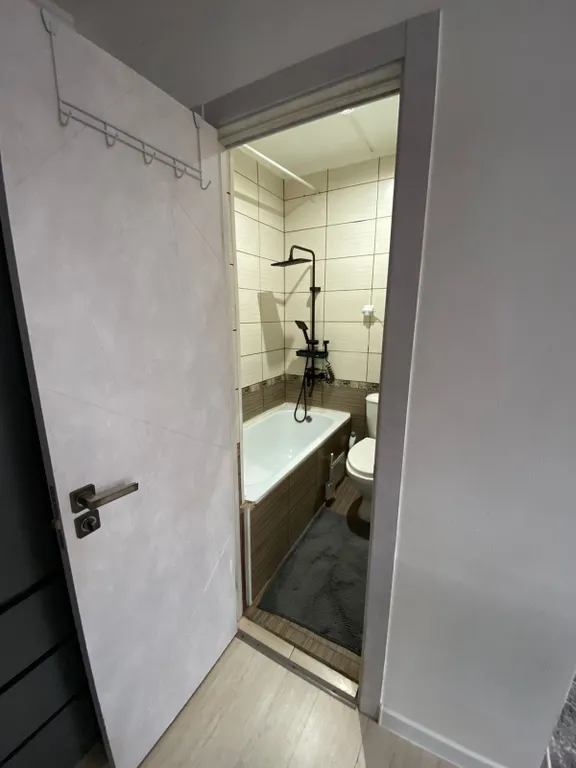 Уютная квартира-студия 20 минут от моря. Большие окна, вид на горы