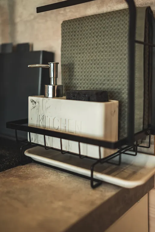 Уютный дом на берегу озера