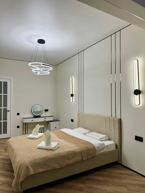 Эстетичная евродвушка рядом с Мегой