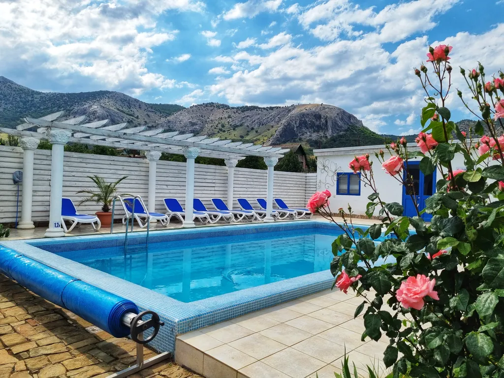 Коттедж Sunny с бассейном