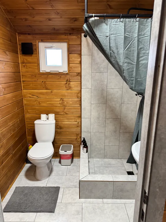 Уютная Хижина с теплым бассейном