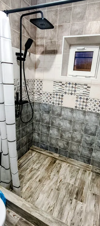 Срубовой дом на берегу волги