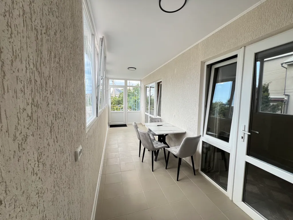 Двухкомнатный дом с кухней на 2 этаже