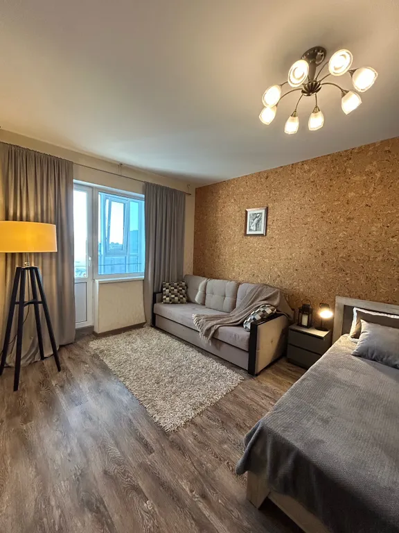 Просторная и теплая квартира с панорамным видом в центре города