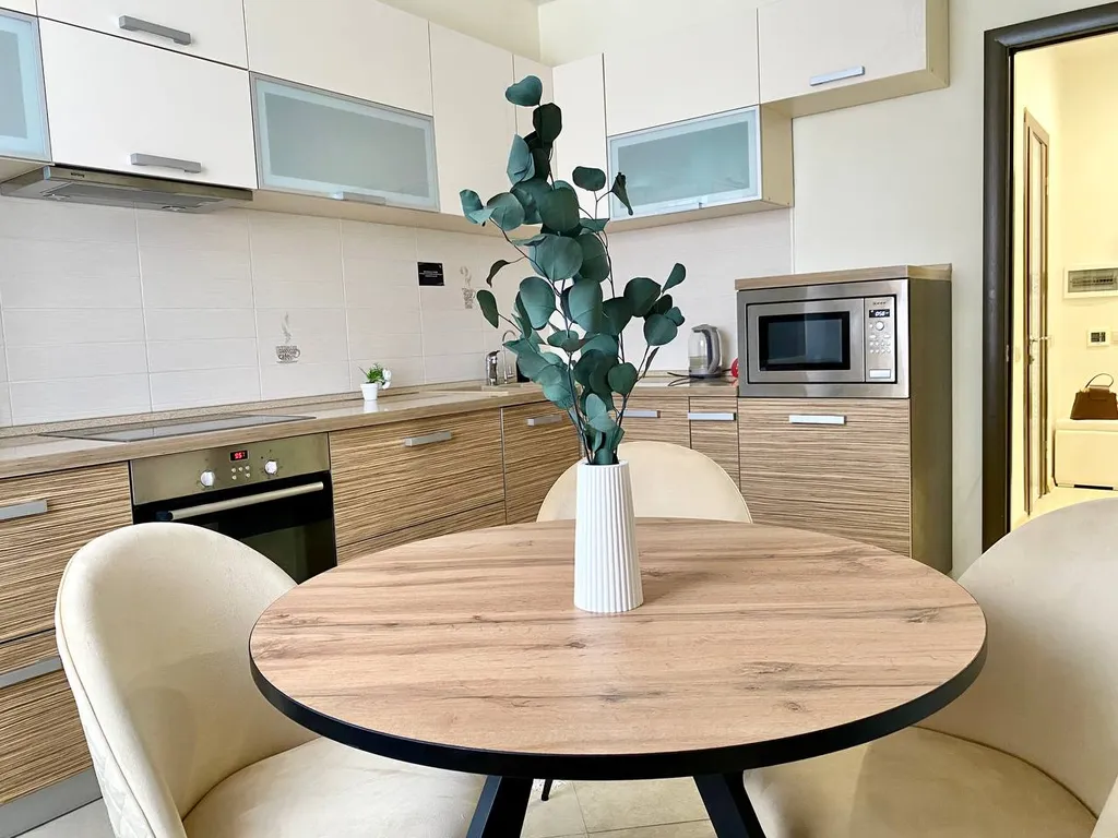 2-к. квартира с современным дизайном в центре от Kravc Group