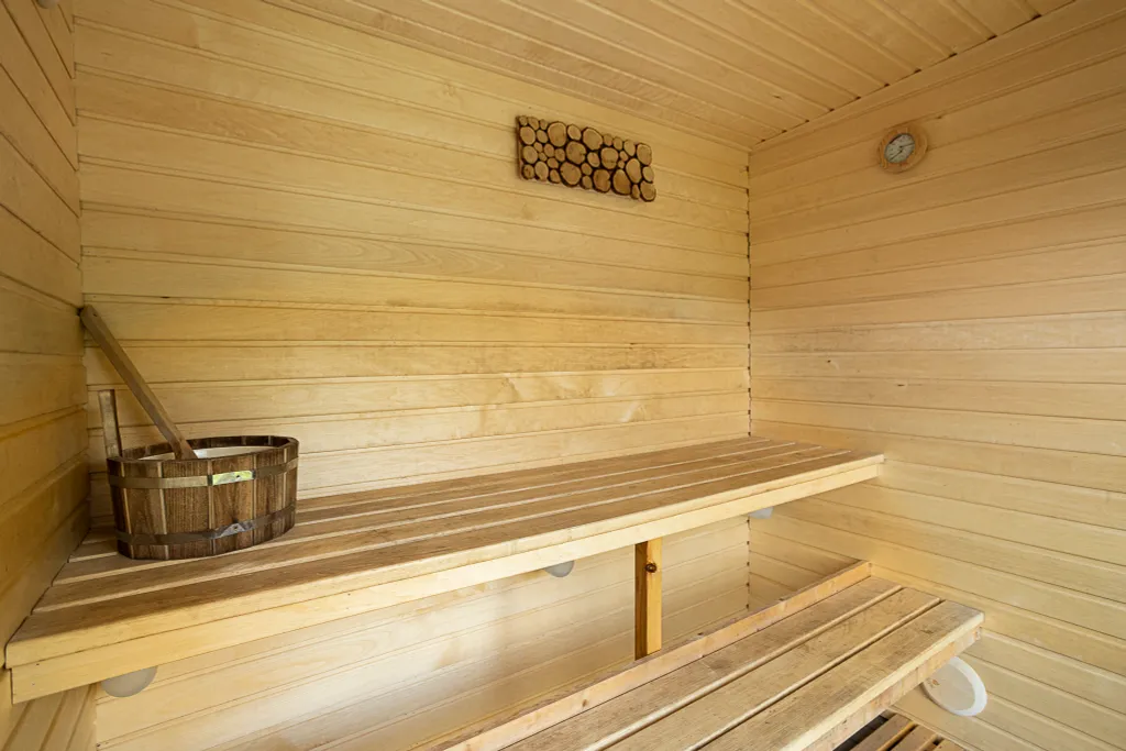 Домик с сауной и видом на реку на первой линии