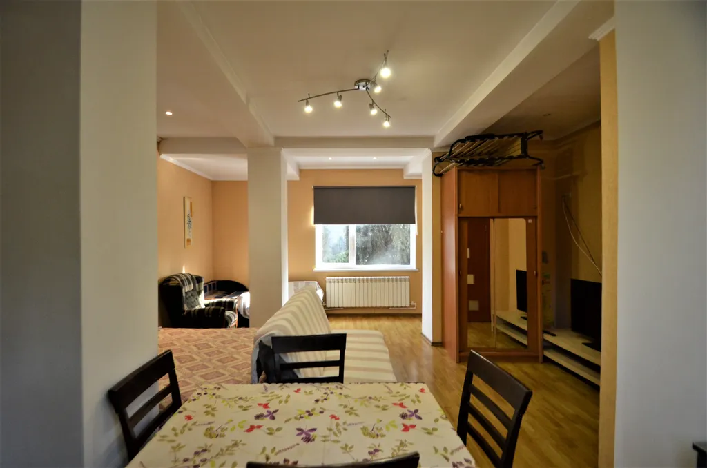 Апартаменты в самом центре Ялты у моря с парковкой бонус