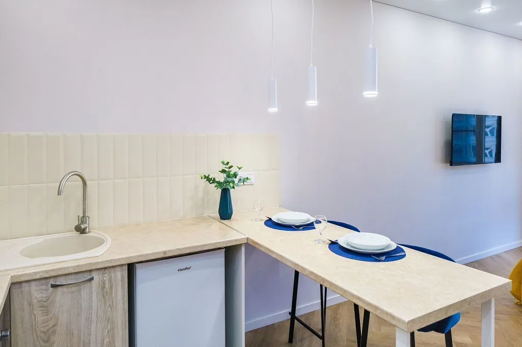 Дизайнерская светлая студия для 3 человек