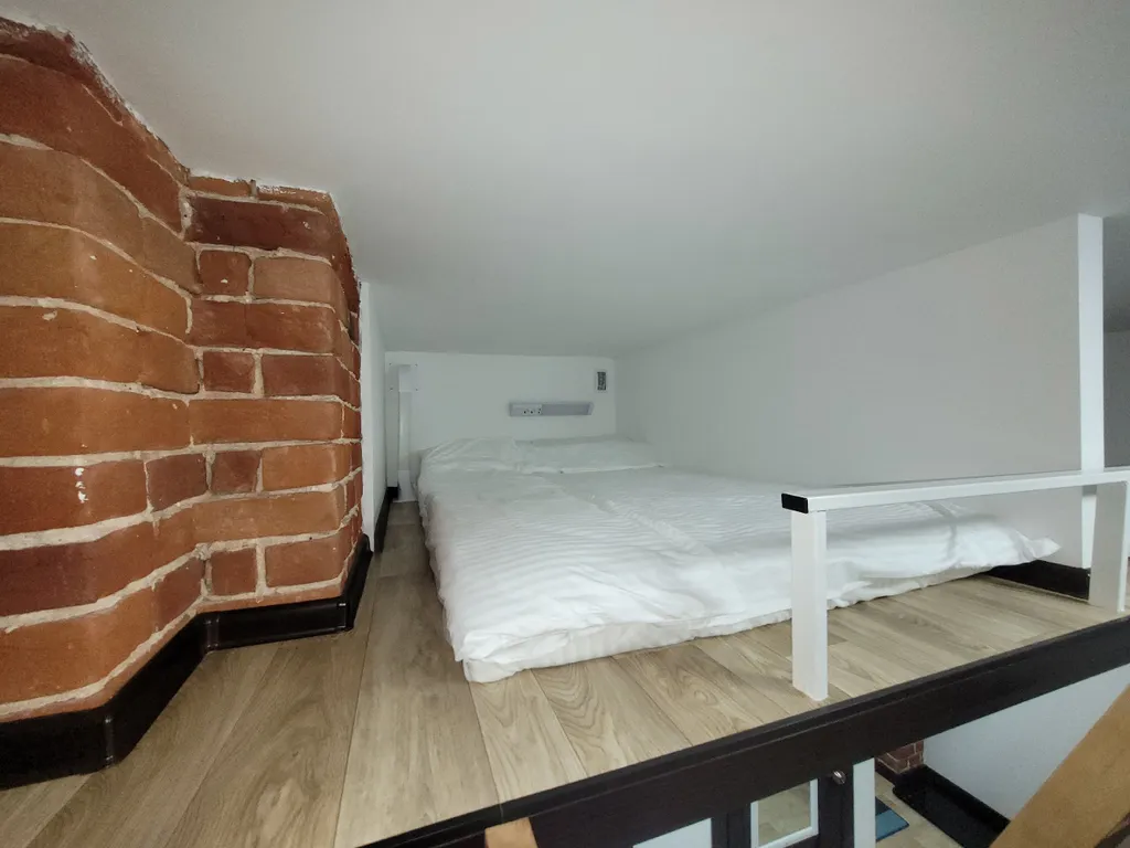 Лофт-8 зелёная, клёвая двухуровневая студия в центре