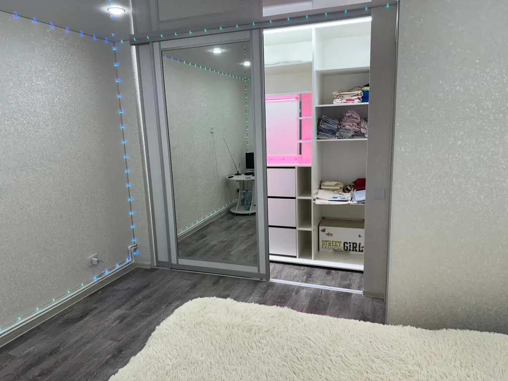 Двухэтажный дом с баней и бассейном