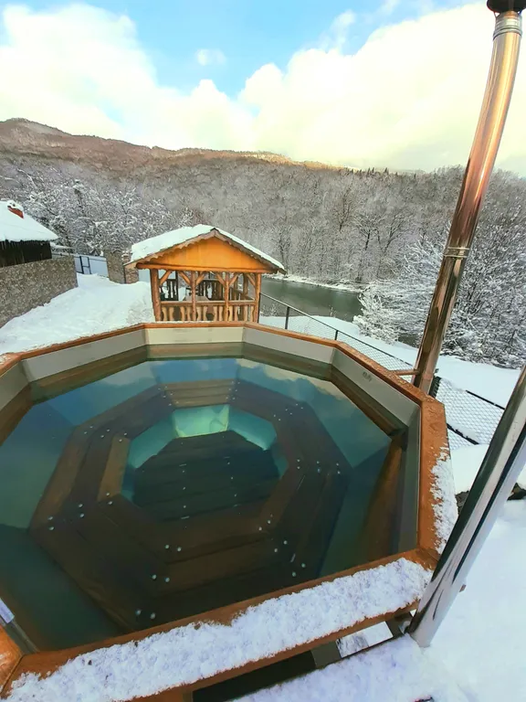 Домик на берегу реки Белая