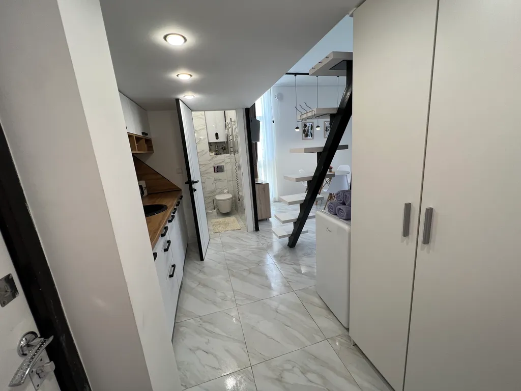 Тихая студия с видом на горы в далеко от суеты