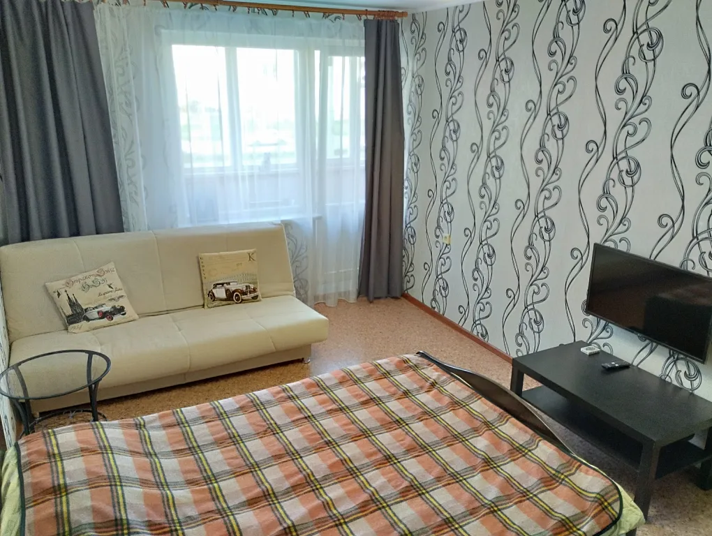 Квартира Oднoкомнатная квартиpа на въeзде в Чepeпoвец у ТЦ Аксон — аренда посуточно в Череповец