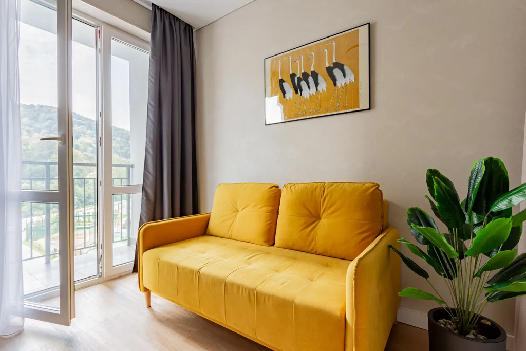 Просторная студия с дизайнерским ремонтом