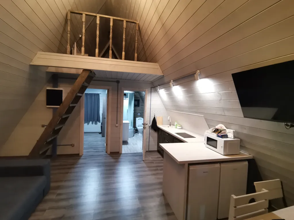 Треугольный дом шалаш в стиле Афрейм