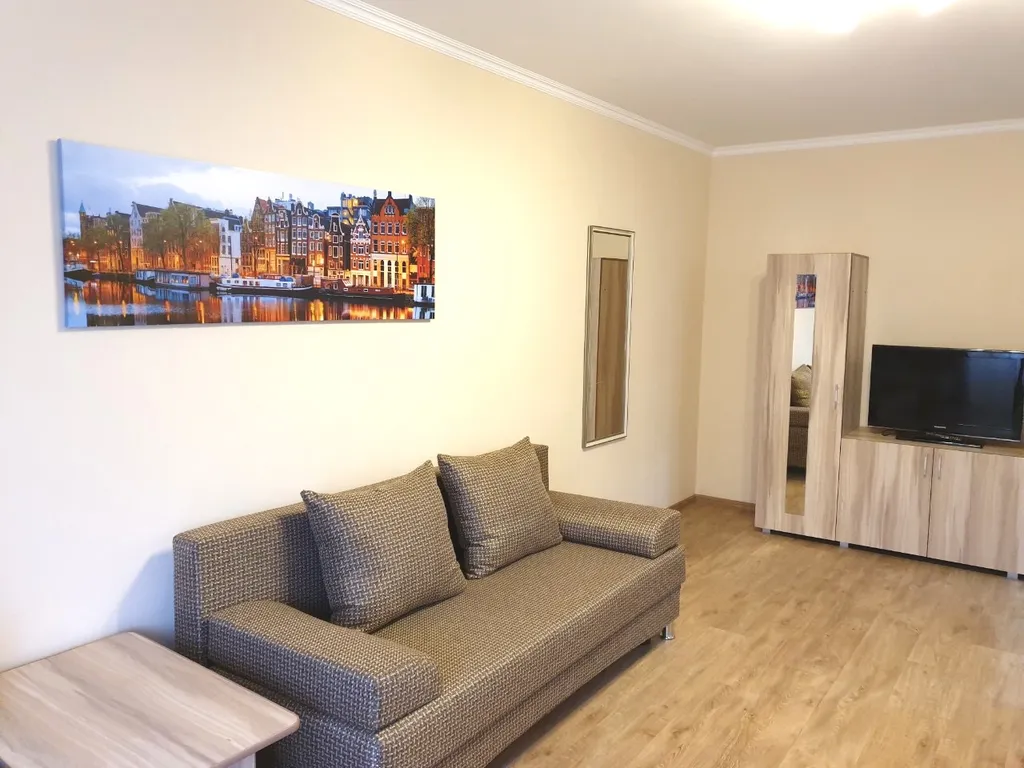 Дом напротив поликлиники