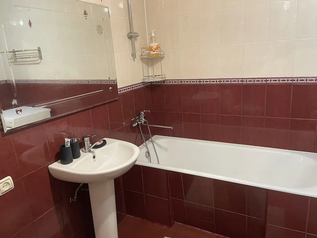 Идеально для большой компании: 105 м², высокие потолки и 360м до пляжа