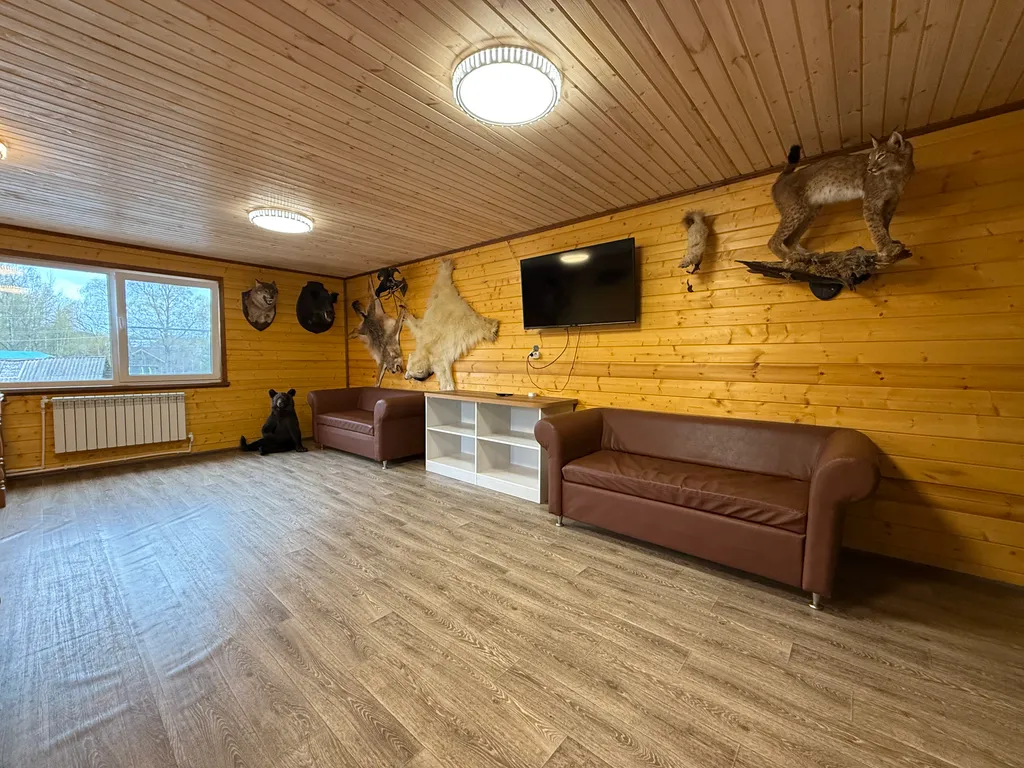 Дом на берегу речки