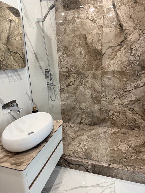 Просторная двухкомнатная квартира расположенная в живописном районе