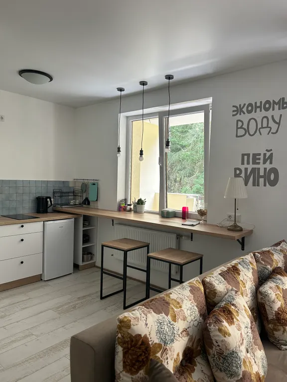 Студия с видом на лес