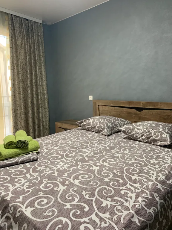 Квартира Двухкомнатная с мини-кухней — аренда посуточно в Штормовое