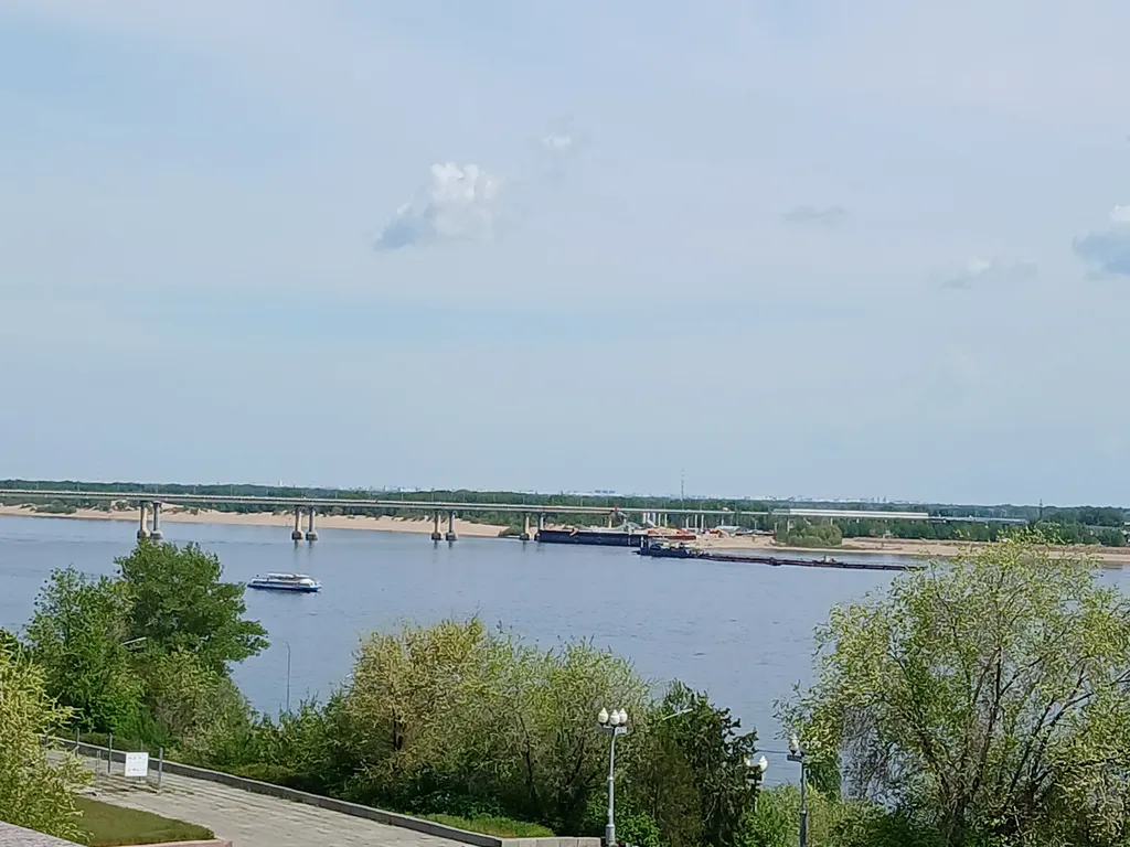 Жизнь с видом реку: огромная лоджия с панорамным остеклением в пол!