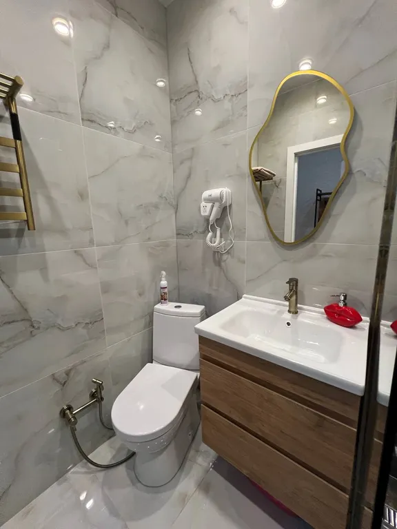 Уютная студия с дизайнерским ремонтом