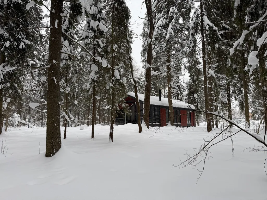 Просторный дом для компании с камином, сауной и общей зоной