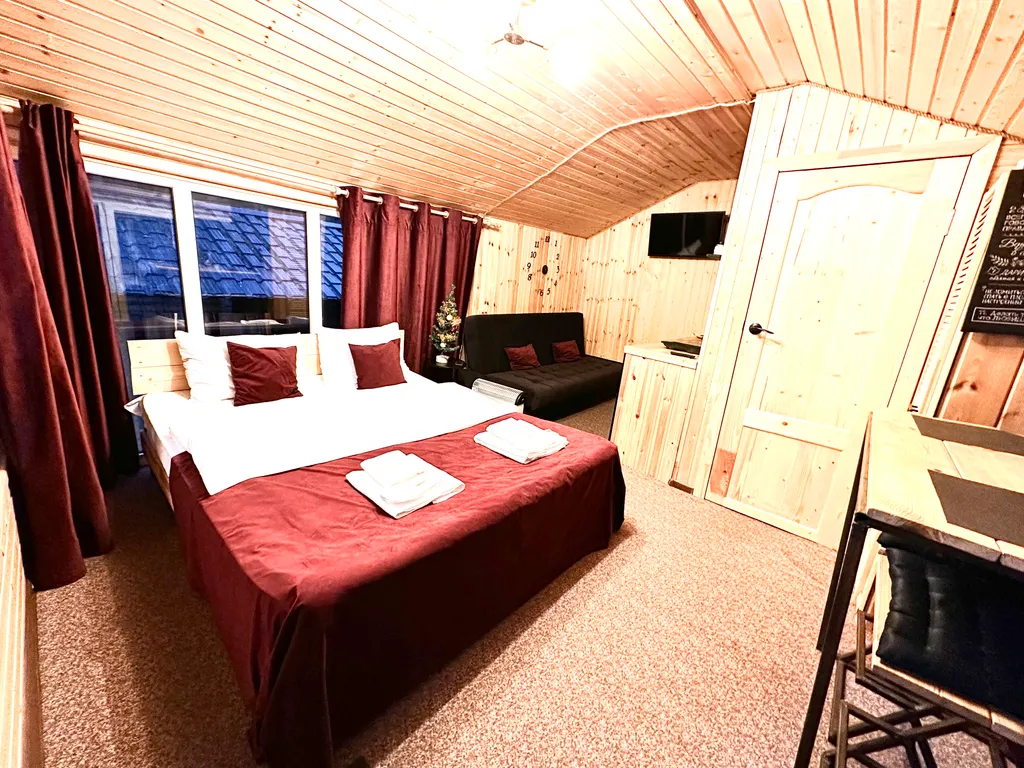 Уютный домик в чаще леса