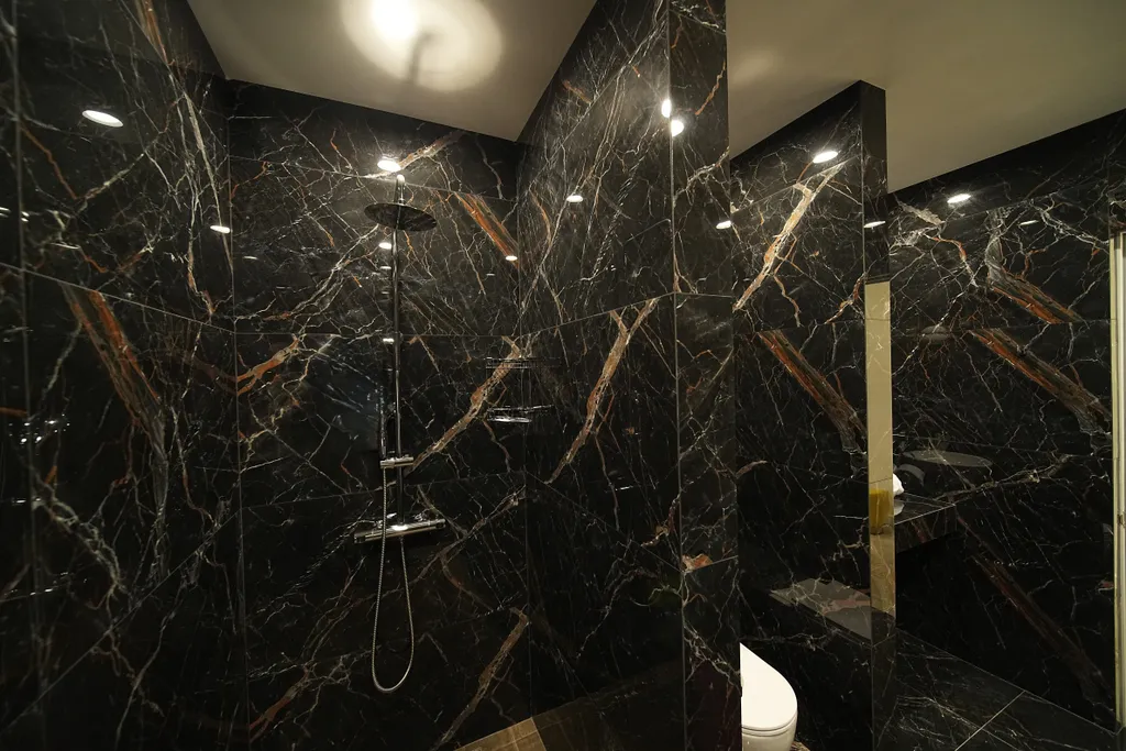 Дизайнерские апартаменты в центре города с 2-мя спальнями