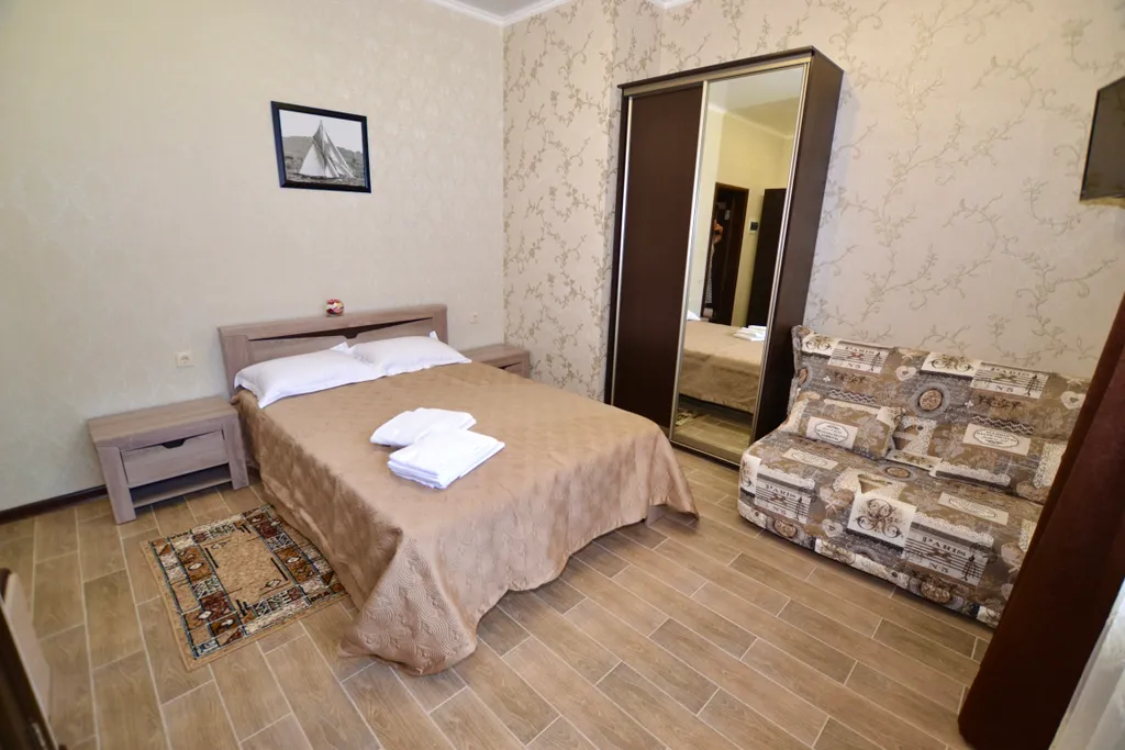 Студия с мини кухней и балконом на втором этаже