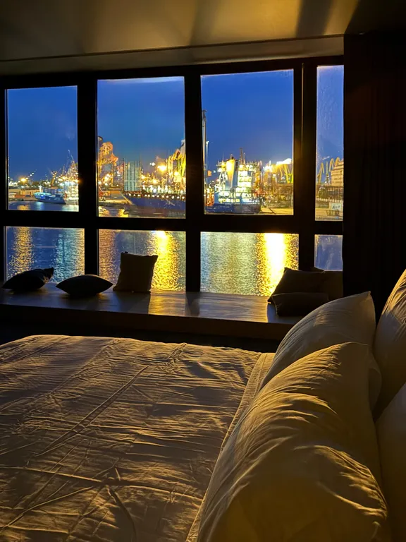 Лофт с видом на реку и порт