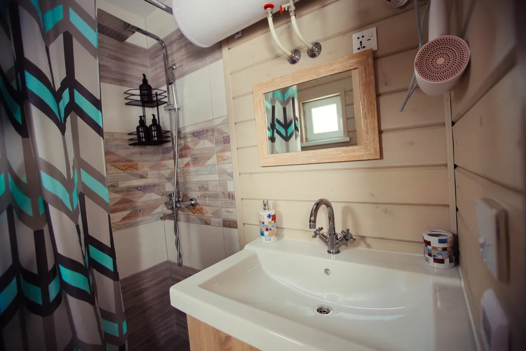 Уютный коттедж в деревенском стиле на берегу озера