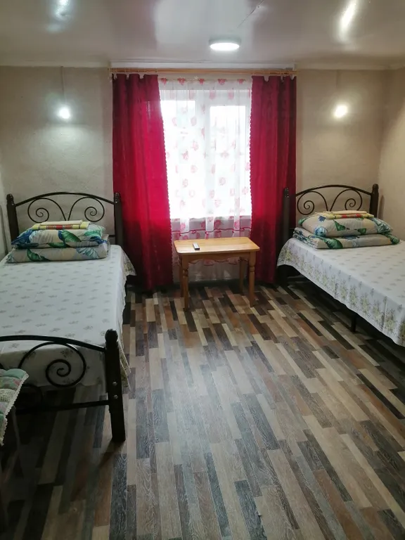 Домик в тихом месте возле горной реки