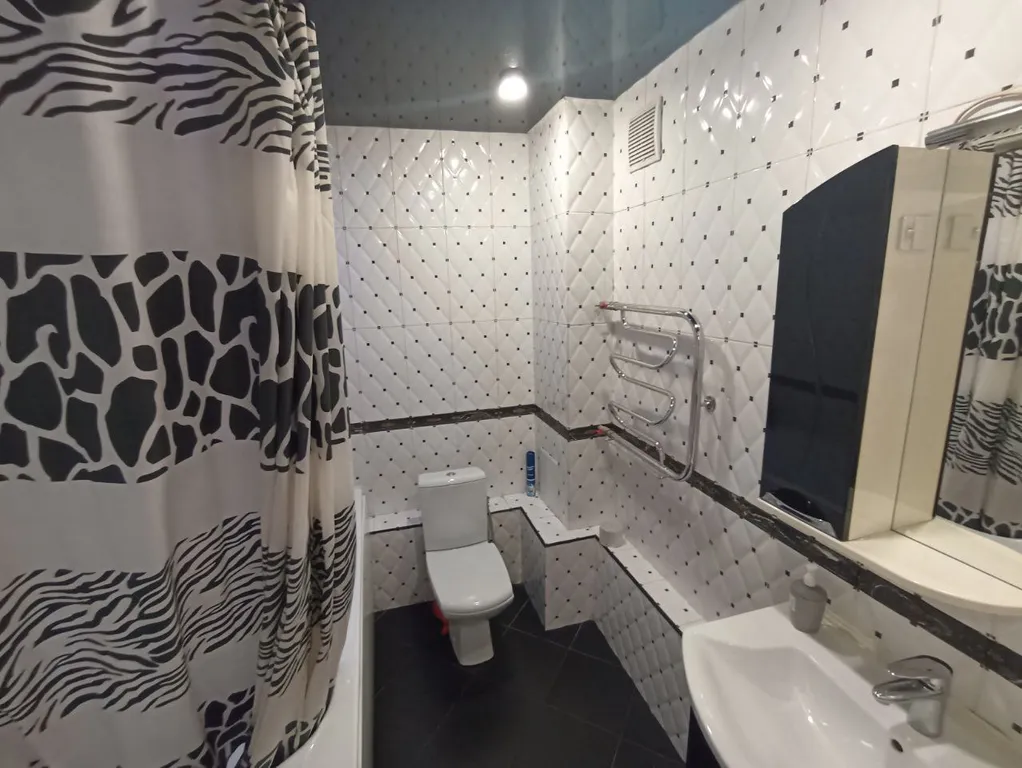 Вместительная студия с видом на реку Ангару