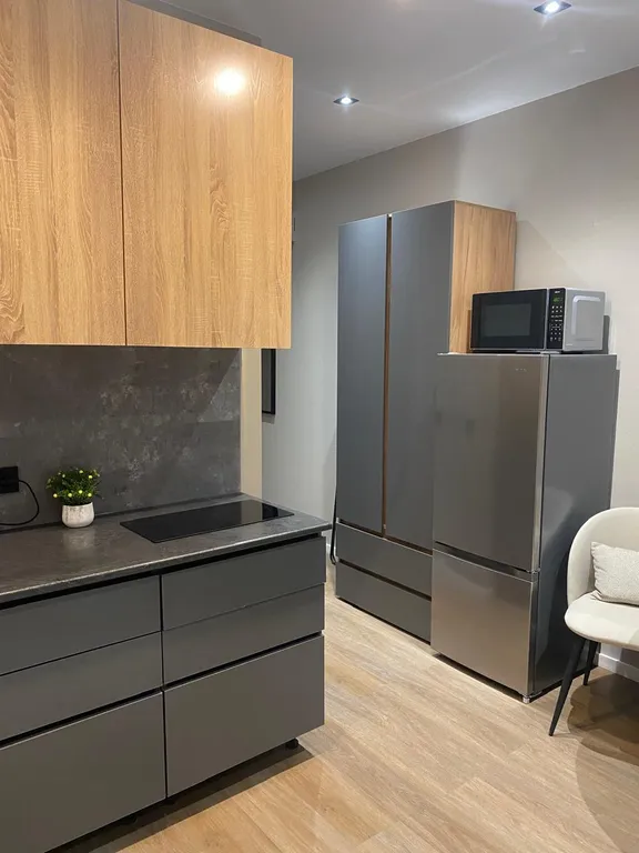 Красивая студия с хорошим ремонтом  в топовой локации города