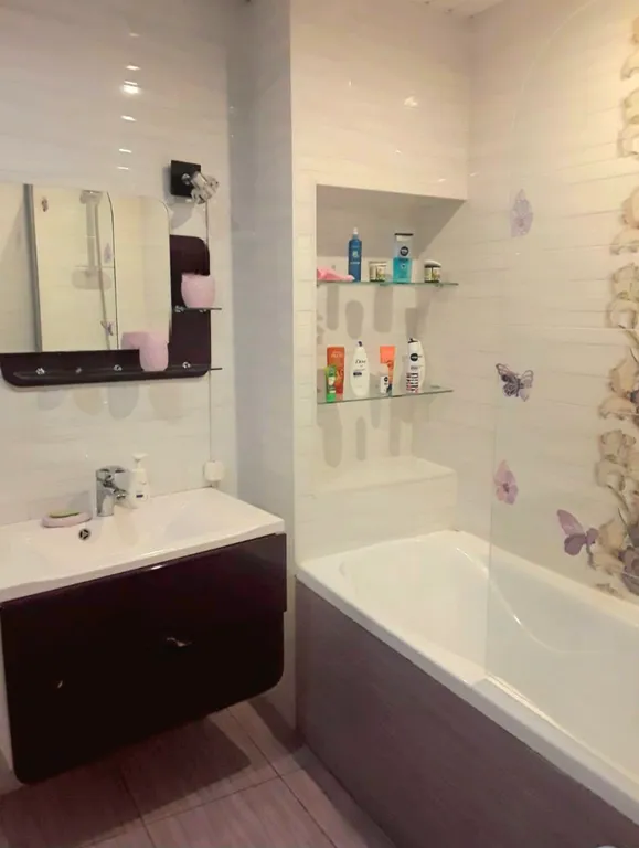 Большая двухкомнатная квартира в центре Адлера