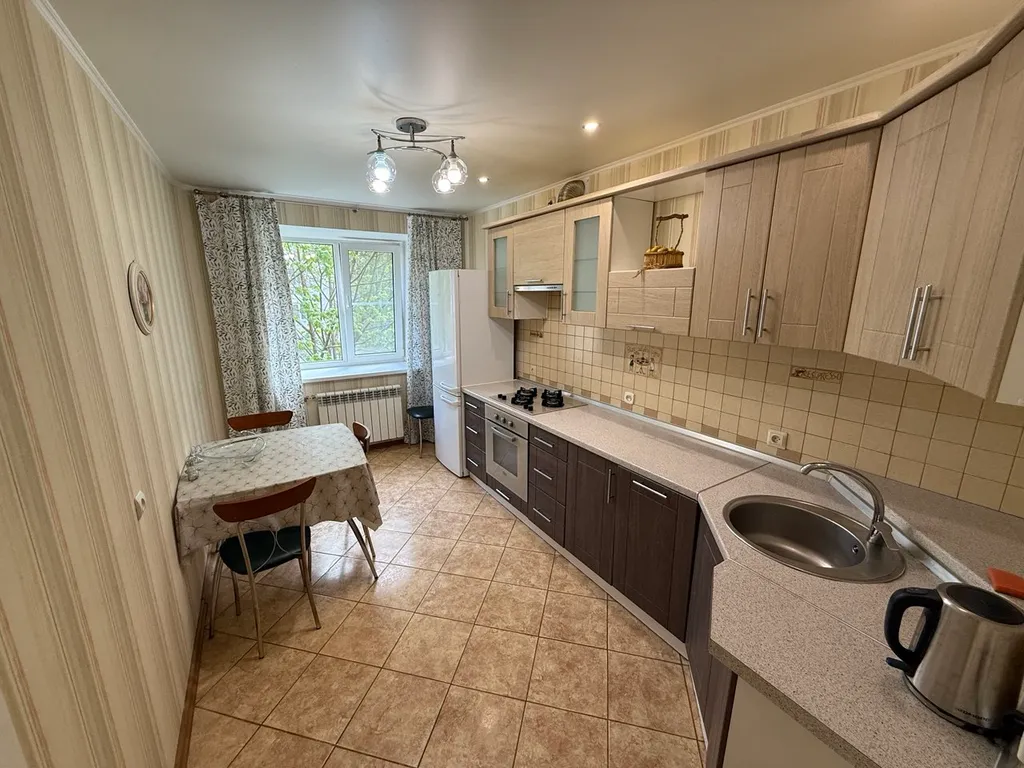 Трёхкомнатная квартира на Пл. Победы