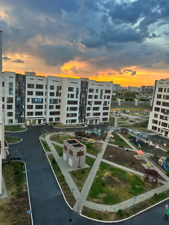 Трехкомнатная квартира около Mega Silkway