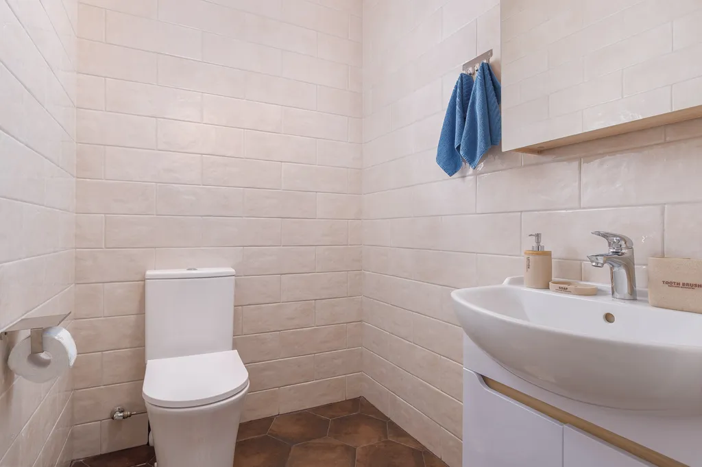 Отдых на берегу озера с видом на горнолыжный курорт и сауной в доме