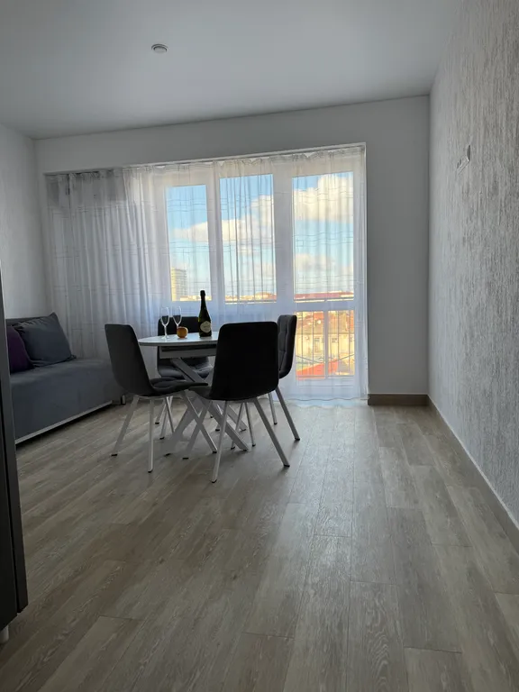 Просторная светлая квартира рядом с морем