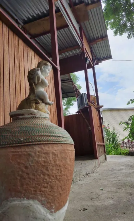 Дом недалеко от колоннады