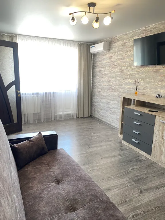 Уютная квартира в центре города — аренда посуточно в Ачинск